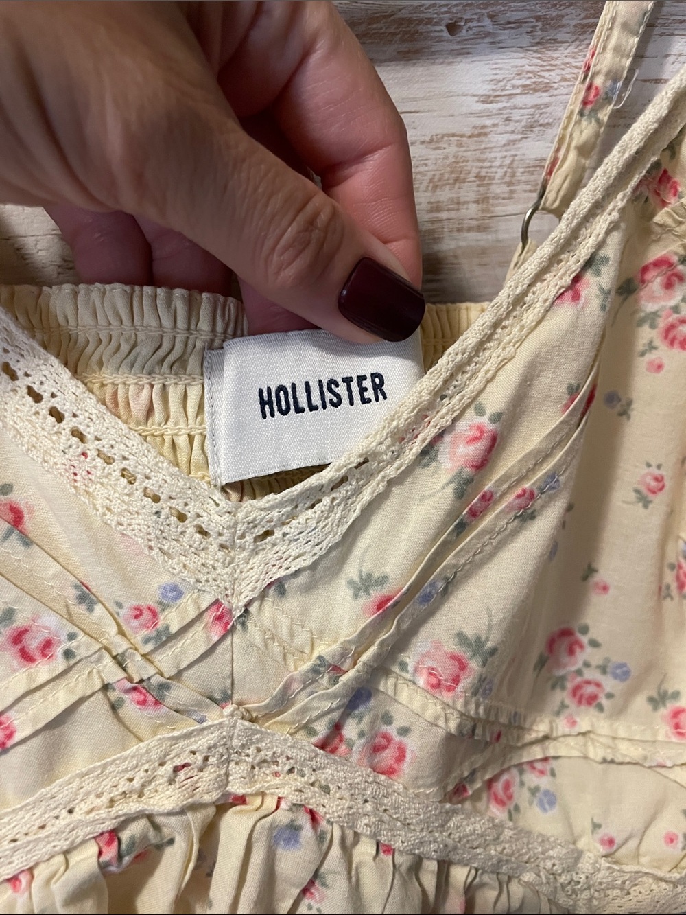 Hollister Pale Butter Yellow Floral Lace-Trim Cami Top Size XS - Picture 4 of 5